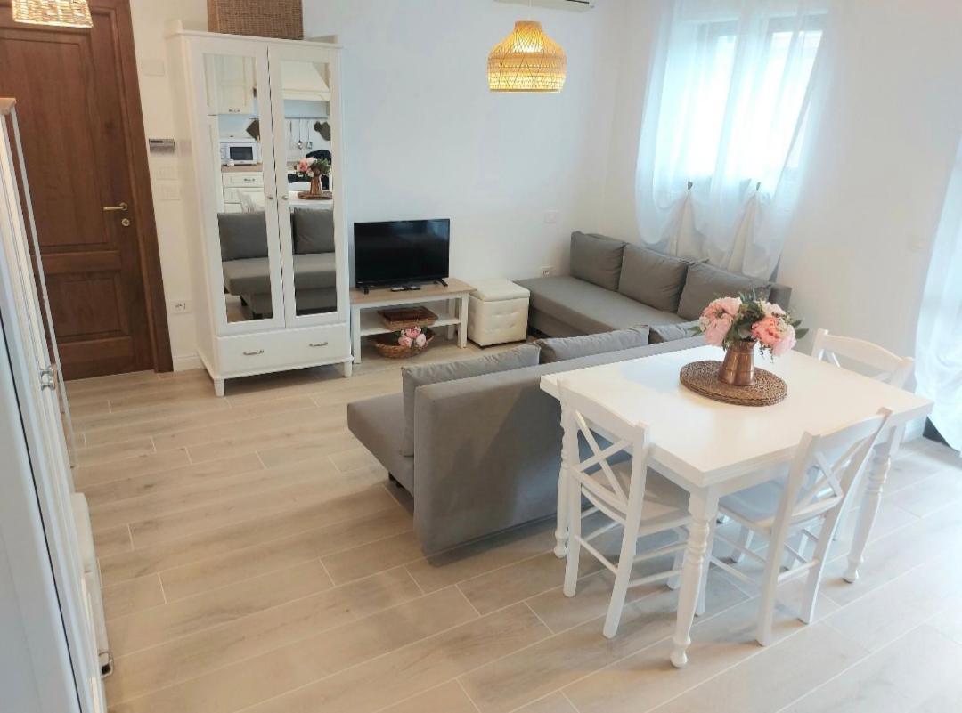 Incantevole Appartamento Monolocale Alba 2 Стая снимка